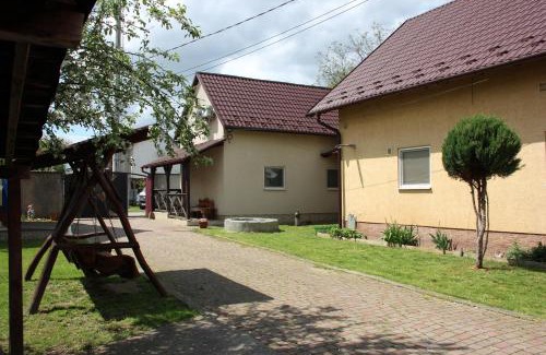 Berehove Apartment | Pet-Friendly Rіtochka: Family-Approved Stay at 8.4/10