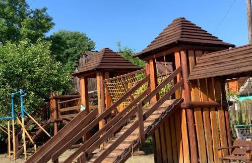 Vorokhta House | Experience Bliss at Готель Bliznuky with Ocean Views