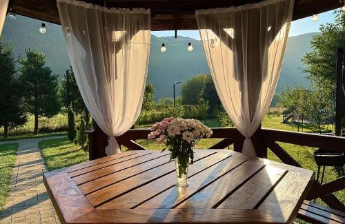 Solochyn House | Family-Friendly Stay at У Аліни with Kitchen Amenities
