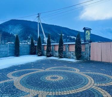 Verkhovyna House | Discover садиба Дерев*яна Хата: Pet-Friendly Retreat