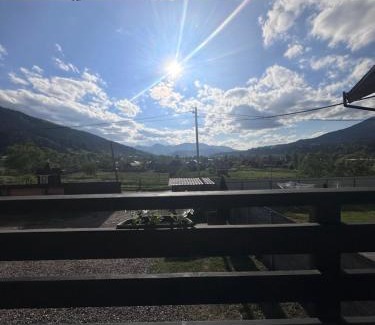 Verkhovyna House | Discover садиба Дерев*яна Хата: Pet-Friendly Retreat