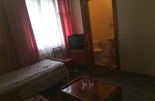 Kolomyya Hotel | Discover Садиба Достаток: Pet-Friendly Retreat Awaiting You