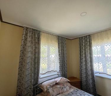 Roztoky House | Experience Садиба Карпат: Poolside Oceanfront Retreat