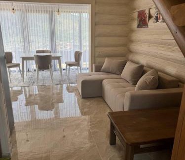 Mizhhirya Apartment | Guest Rated: Садиба Кичера with Hot Tub & Family-Friendly
