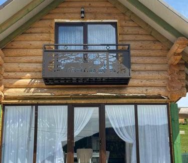 Mizhhirya Apartment | Guest Rated: Садиба Кичера with Hot Tub & Family-Friendly
