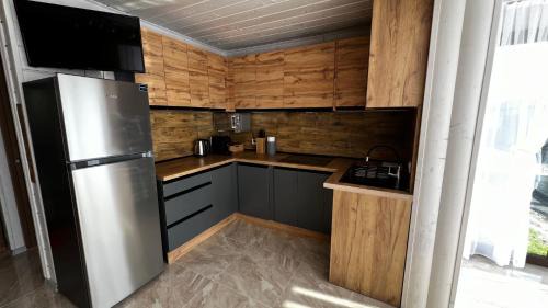 Mizhhirya Apartment | Guest Rated: Садиба Кичера with Hot Tub & Family-Friendly