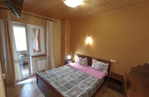 Skhidnytsya House | Pet-Friendly Retreat at Садиба Леонтія - Rated 9.3/10