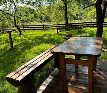 Oriv House | Idyllic Садиба над потічком: Child-Friendly Retreat