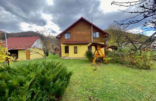 Sheshory Cabin | Discover Садиба Орхідея Шешори: Family-Friendly with Pool