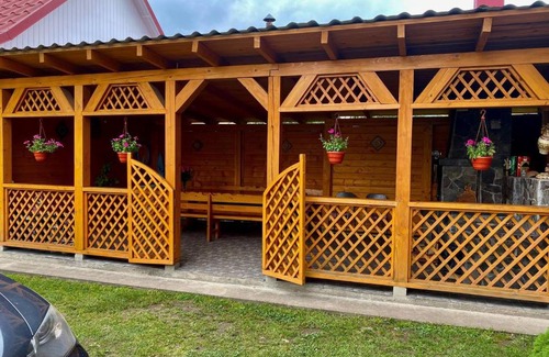 Sheshory Cabin | Discover Садиба Орхідея Шешори: Family-Friendly with Pool