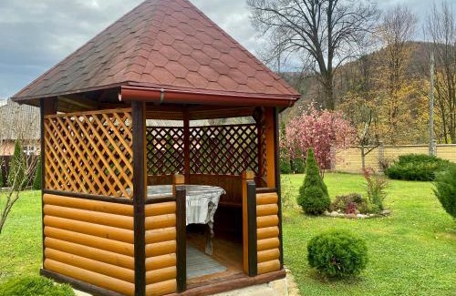 Sheshory Cabin | Discover Садиба Орхідея Шешори: Family-Friendly with Pool