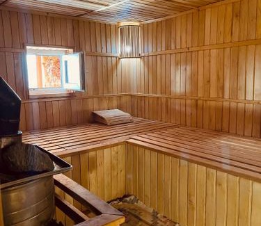 Yasinya House | Family-Friendly Retreat at Садиба Терентин with Hot Tub