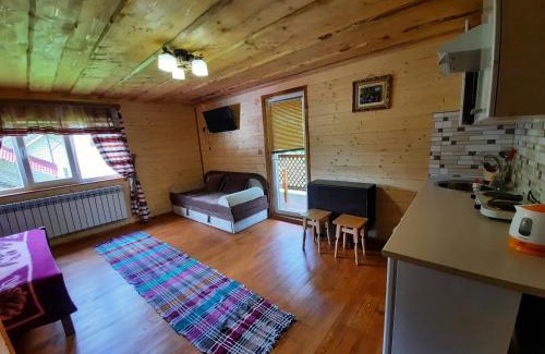 Soymy Apartment | Budget-Friendly Stay at Садиба У Ані with Hot Tub Access