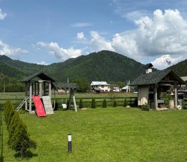 Roztoky House | Guest Rated: Садиба у Коржуків - Pet & Child Friendly Retreat