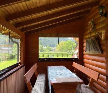 Roztoky House | Guest Rated: Садиба у Коржуків - Pet & Child Friendly Retreat