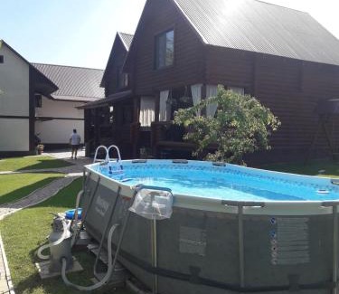 Polyana House | Experience Comfort at Садиба У Марії - Pet Friendly Retreat