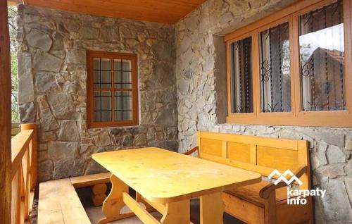 Nizhneye Sinevidnoye Cabin | Pet-Friendly Retreat at Садиба У Романа with Hot Tub