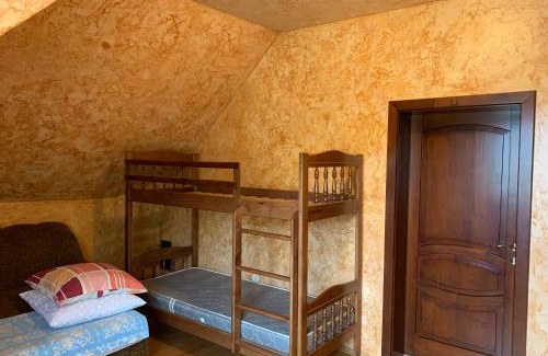 Nyzhnje Selyshche House | Pet-Friendly Садыба над Рикою with Family Amenities