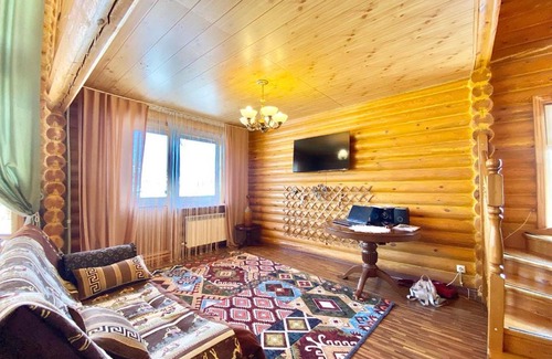 Besqaynar House | Discover Сакский Двор: Pet-Friendly Retreat with Pool