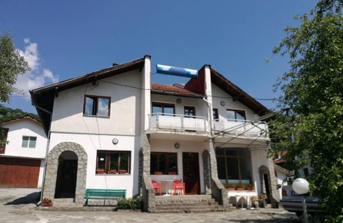Ribaritsa Bed & Breakfast | Cozy Guest Rooms at Balkan House with Pool & Hot Tub