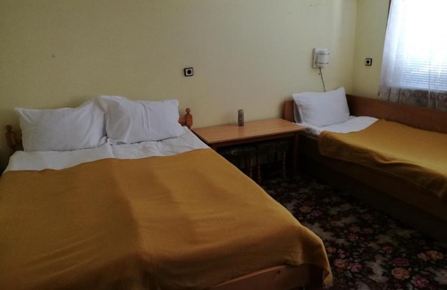 Ribaritsa Bed & Breakfast | Cozy Guest Rooms at Balkan House with Pool & Hot Tub