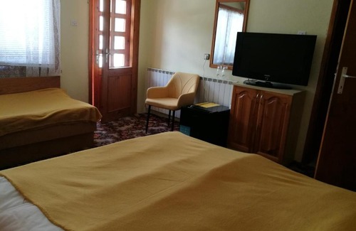 Ribaritsa Bed & Breakfast | Cozy Guest Rooms at Balkan House with Pool & Hot Tub