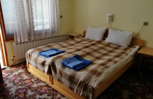 Ribaritsa Bed & Breakfast | Cozy Guest Rooms at Balkan House with Pool & Hot Tub