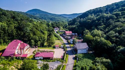 Transcarpathia House | Oceanfront Retreat at Санаторий "Синяк" - Guest Rated 8.6