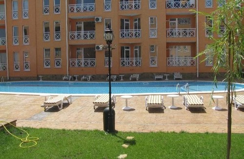 Tankovo Apartment | Sunny Day 6: Family-Friendly Hotel with Pool Access