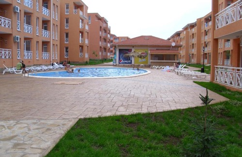 Tankovo Apartment | Sunny Day 6: Family-Friendly Hotel with Pool Access