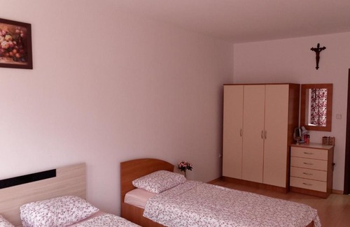 Tankovo Apartment | Sunny Day 6: Family-Friendly Hotel with Pool Access