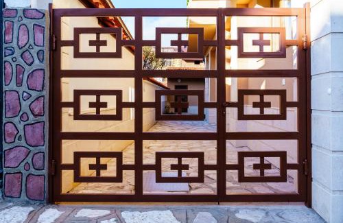 Razlog House | Exceptional Stay at Свети Никола: Family and Kitchen Amenities