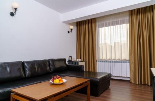 Razlog House | Exceptional Stay at Свети Никола: Family and Kitchen Amenities