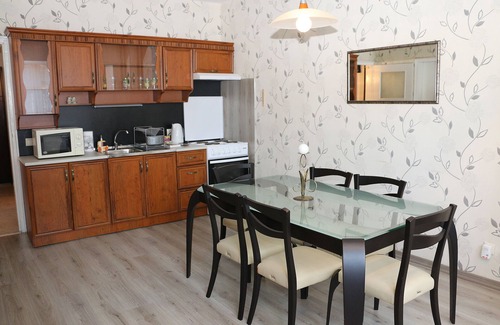 g.k. Vazhrazhdane Apartment | Bright and Cozy Apartment Near Russ University in City Center