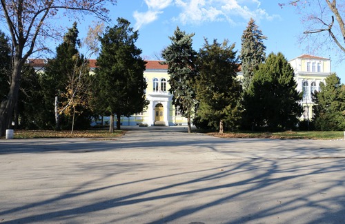 g.k. Vazhrazhdane Apartment | Bright and Cozy Apartment Near Russ University in City Center
