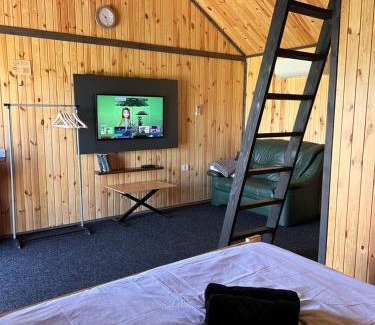 Volyn Oblast House | Experience Unforgettable Stays at СвояХата by the Ocean