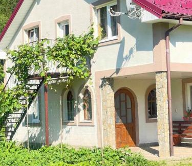 Jasienow House | Unforgettable Stay at Світанок у горах - Rated 9.6/10!