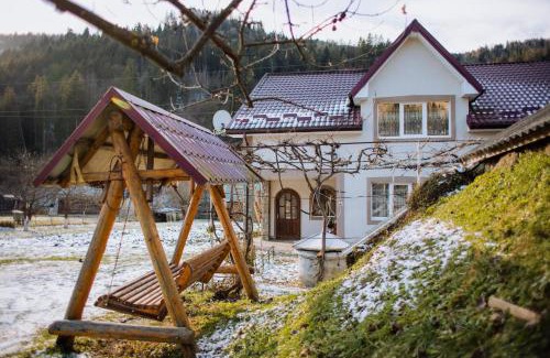Jasienow House | Unforgettable Stay at Світанок у горах - Rated 9.6/10!