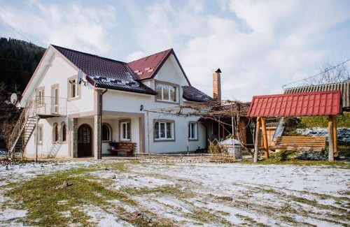 Jasienow House | Unforgettable Stay at Світанок у горах - Rated 9.6/10!