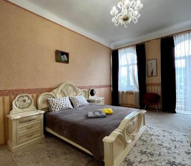 Verkhnie Misto Apartment | Discover History at Світло є! in the City Center
