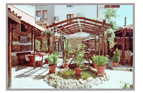 Old Town Hotel | Budget-Friendly Hotel Apart: Perfect for Families and Pets