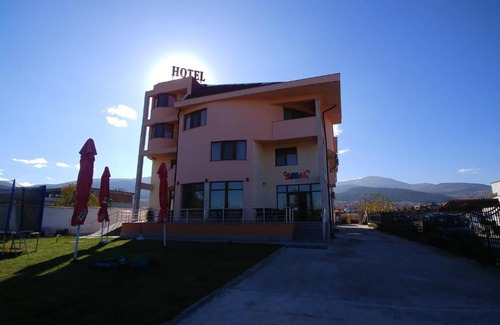 Lyaskovo Hotel | Family Hotel Dani: Guest Rated 10/10 with Breakfast Included