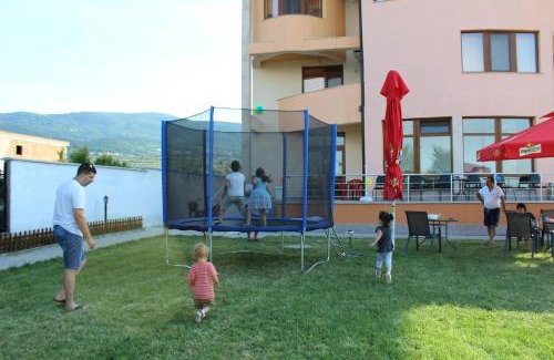 Lyaskovo Hotel | Family Hotel Dani: Guest Rated 10/10 with Breakfast Included