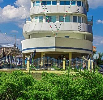 Ravda Hotel | Family Hotel "Кораб Ренеса" - Guest Rated 9.5/10