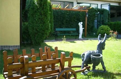 Razlog Apartment | Family-Friendly Hotel Надежда with Hot Tub & Breakfast