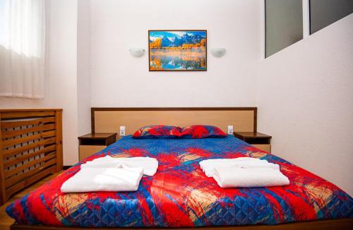 Razlog Apartment | Family-Friendly Hotel Надежда with Hot Tub & Breakfast