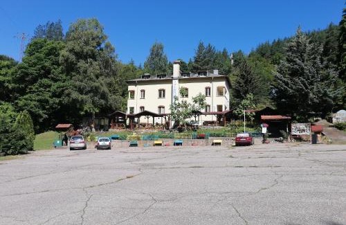 Rila Hotel | Family Hotel "При Мечо" with Hot Tub and Pet-Friendly Stay