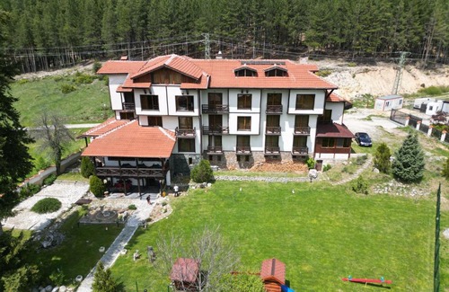 Dobrinishte Hotel | Family-Friendly Hotel Света Марина with Hot Tub & Breakfast