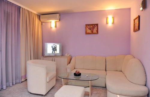 Sandanski Hotel | Family Hotel Sokol: Top Rated Stay with Hot Tub & Dining