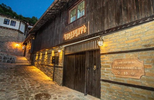 Slivek House | Family Hotel Chardakite: 10/10 Rated with Hot Tub & Kitchen